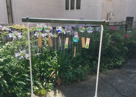 ◆風鈴2024.6
2024年の初イベント。私の家から車で30分のところに江戸時代から続いている篠原風鈴本舗さんがあるなんて!みんなで実際に作って楽しみました。今度は風鈴祭りをやる?!